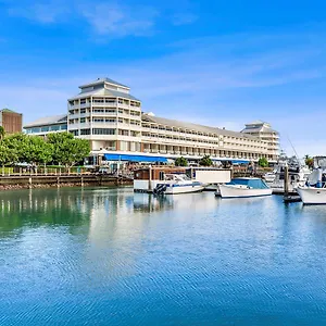 Hotel Shangri-la The Marina,
